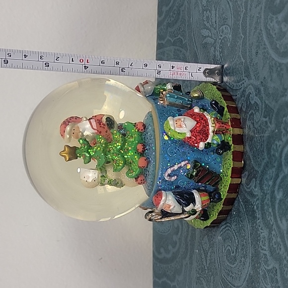 Santa Snowglobe Music "Here Comes Santa Claus" Christmas Folk Art - Picture 9 of 11